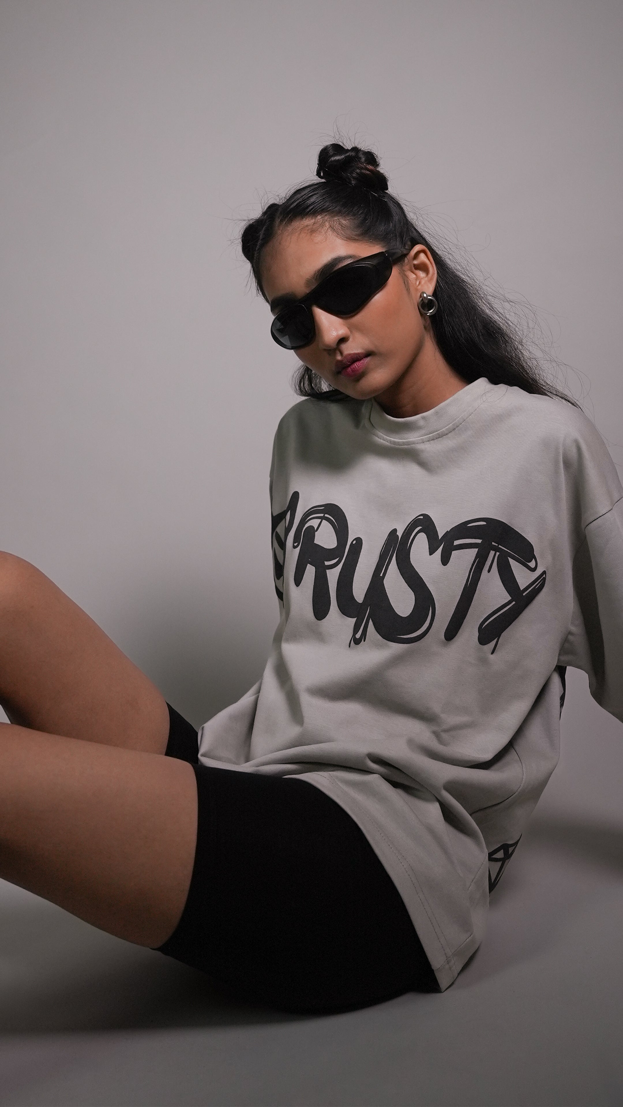 RUST GRAFFITI GREY WOMEN’S OVERSIZED T-SHIRT