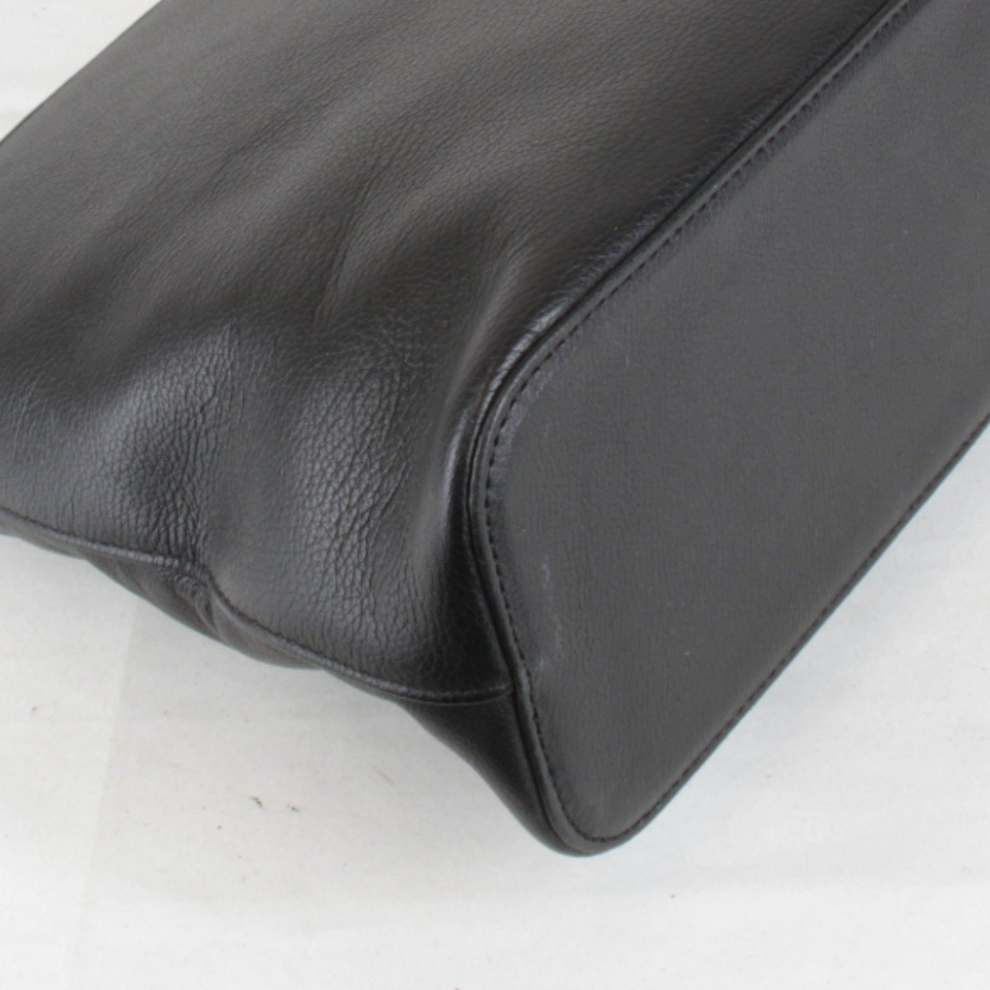 Burberry Leather Shoulder Bag (Pre-Owned)