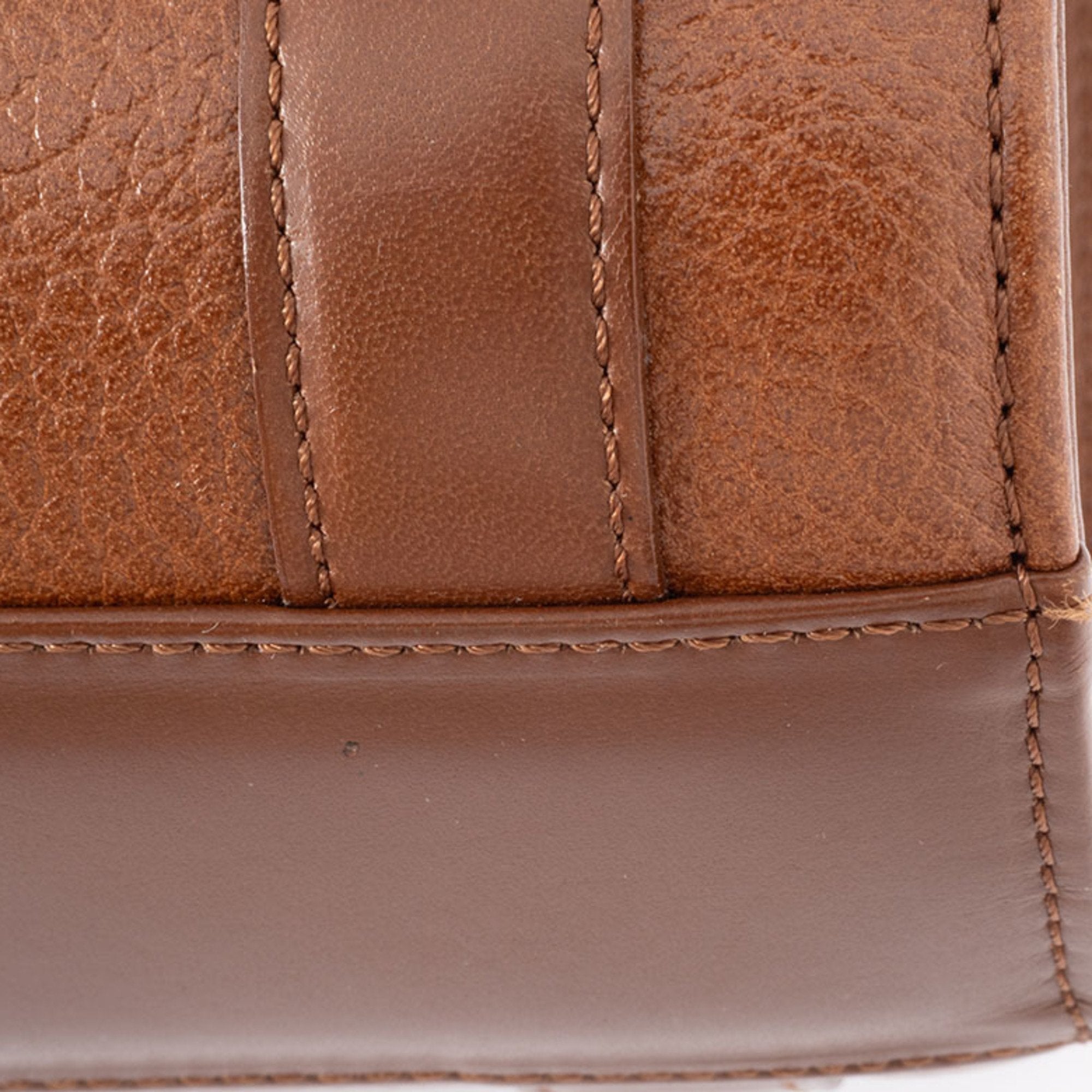 Burberry Burberrys Leather Handbag (Pre-Owned)