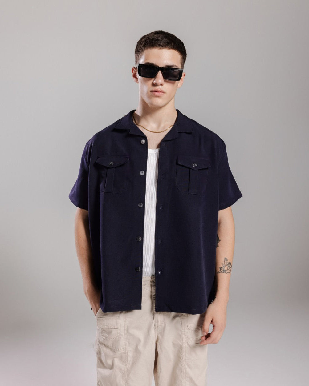 Bowling Shirt - Blue - Evrhood oversized shirt on model
