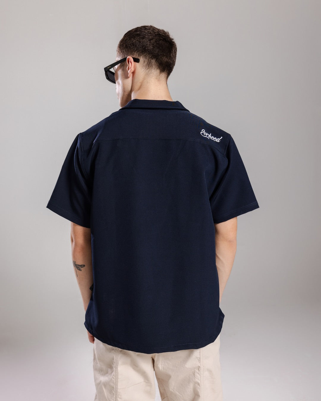 Bowling Shirt - Blue - Evrhood oversized shirt on model
