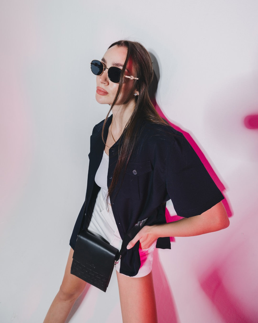 Bowling Shirt - Blue - Evrhood oversized shirt on model