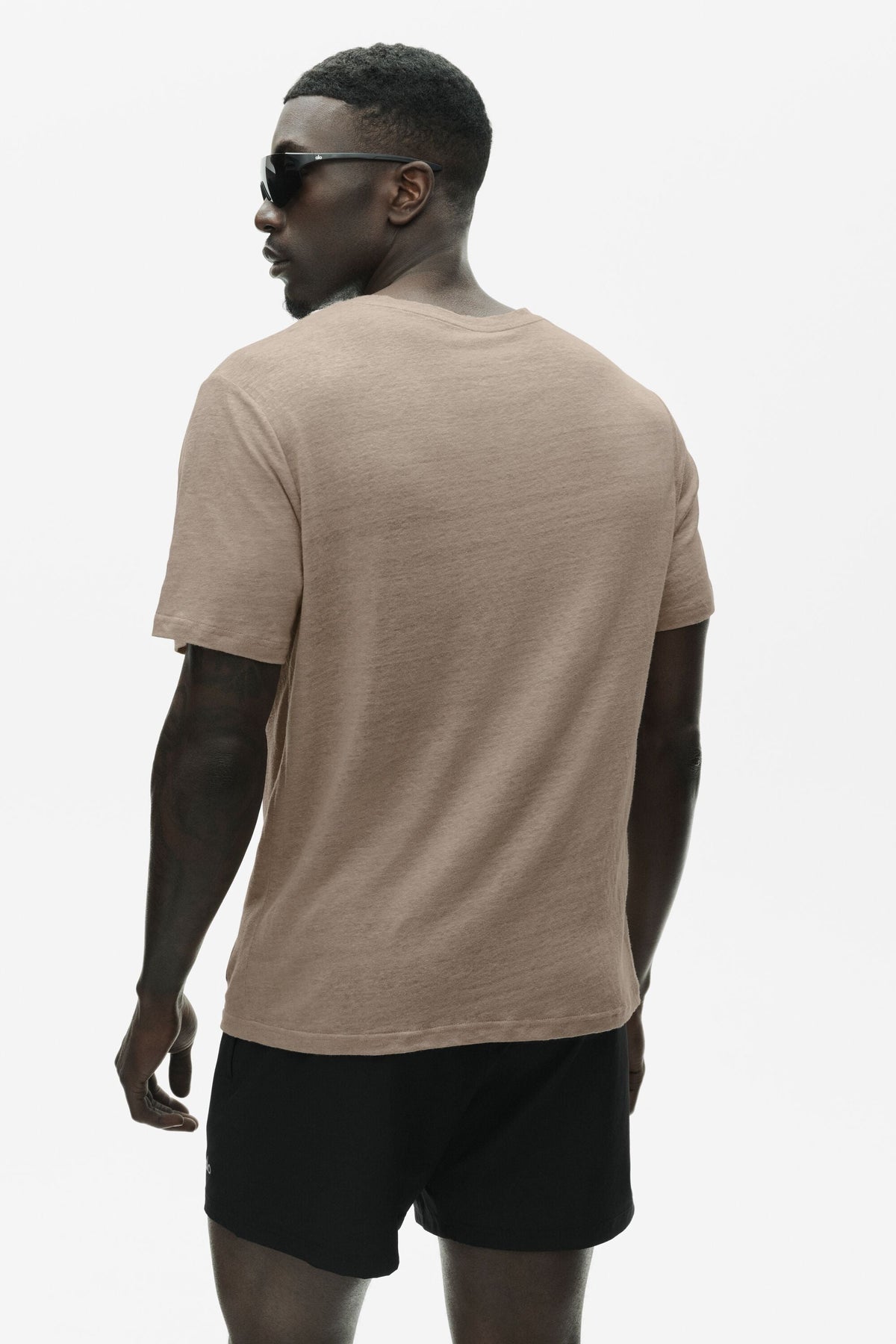 Alo Yoga Linen Jersey Coastal Short Sleeve Tee - Gravel