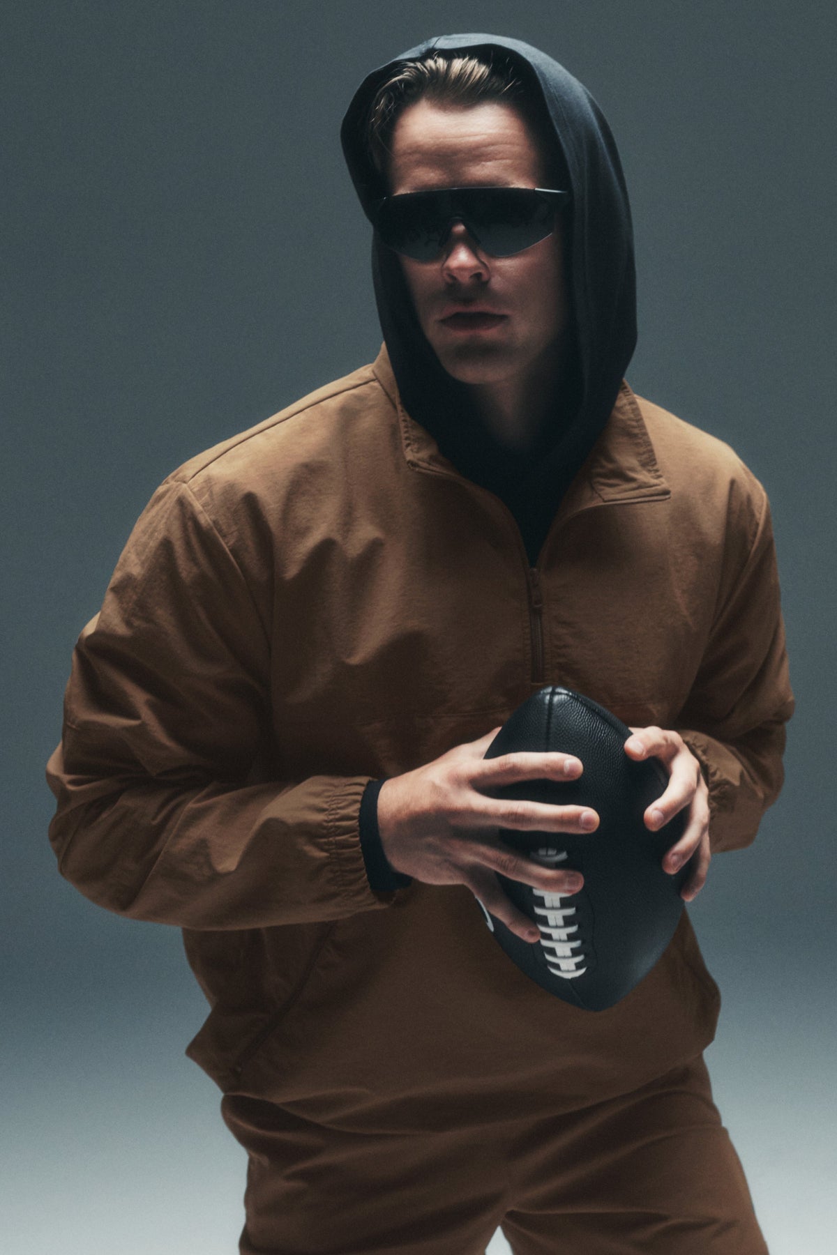Alo Yoga Light Weight Takeaway Track Pullover - Java Brown