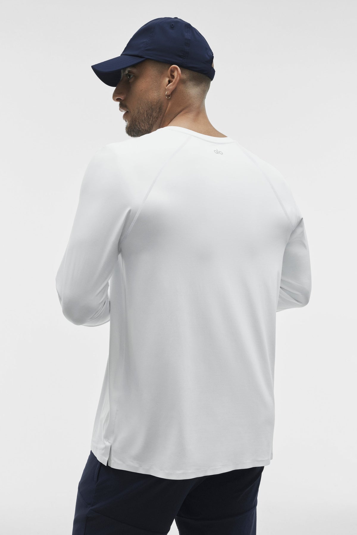 Alo Yoga Idol Crewneck Long Sleeve - White