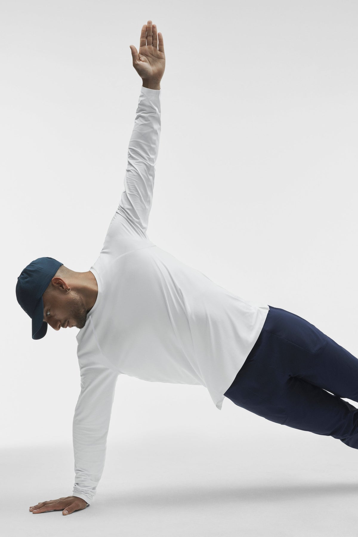 Alo Yoga Idol Crewneck Long Sleeve - White