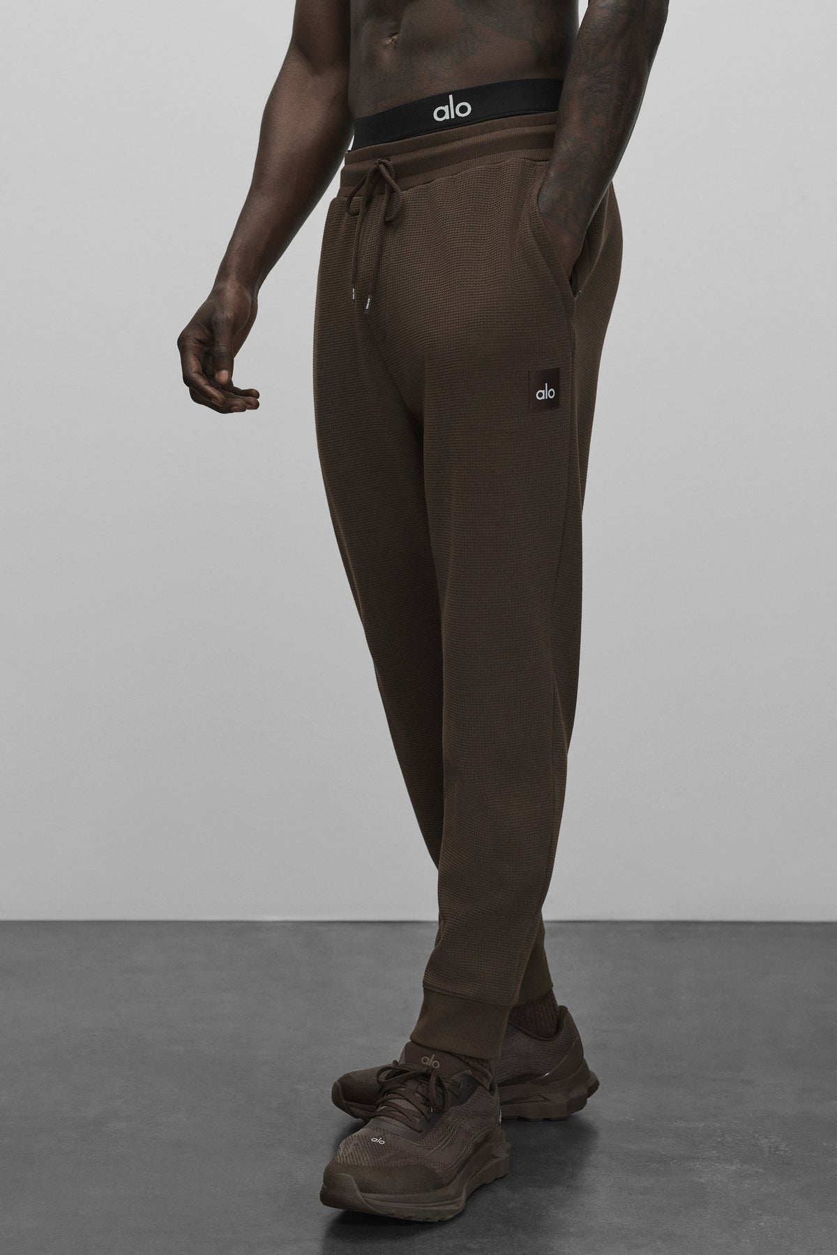 Alo Yoga Waffle Lounge Jogger - Espresso