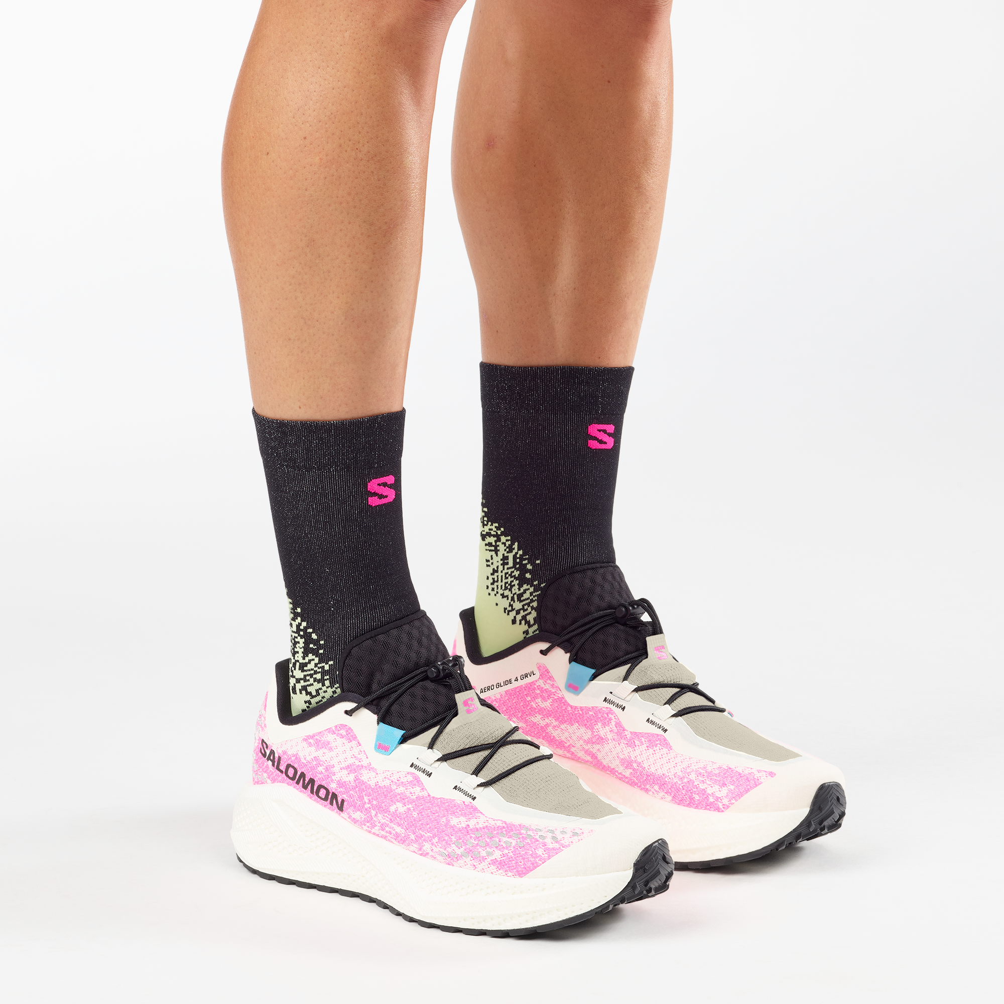 AERO GLIDE 4 GRVL Vanilla Ice / Knockout Pink / Black