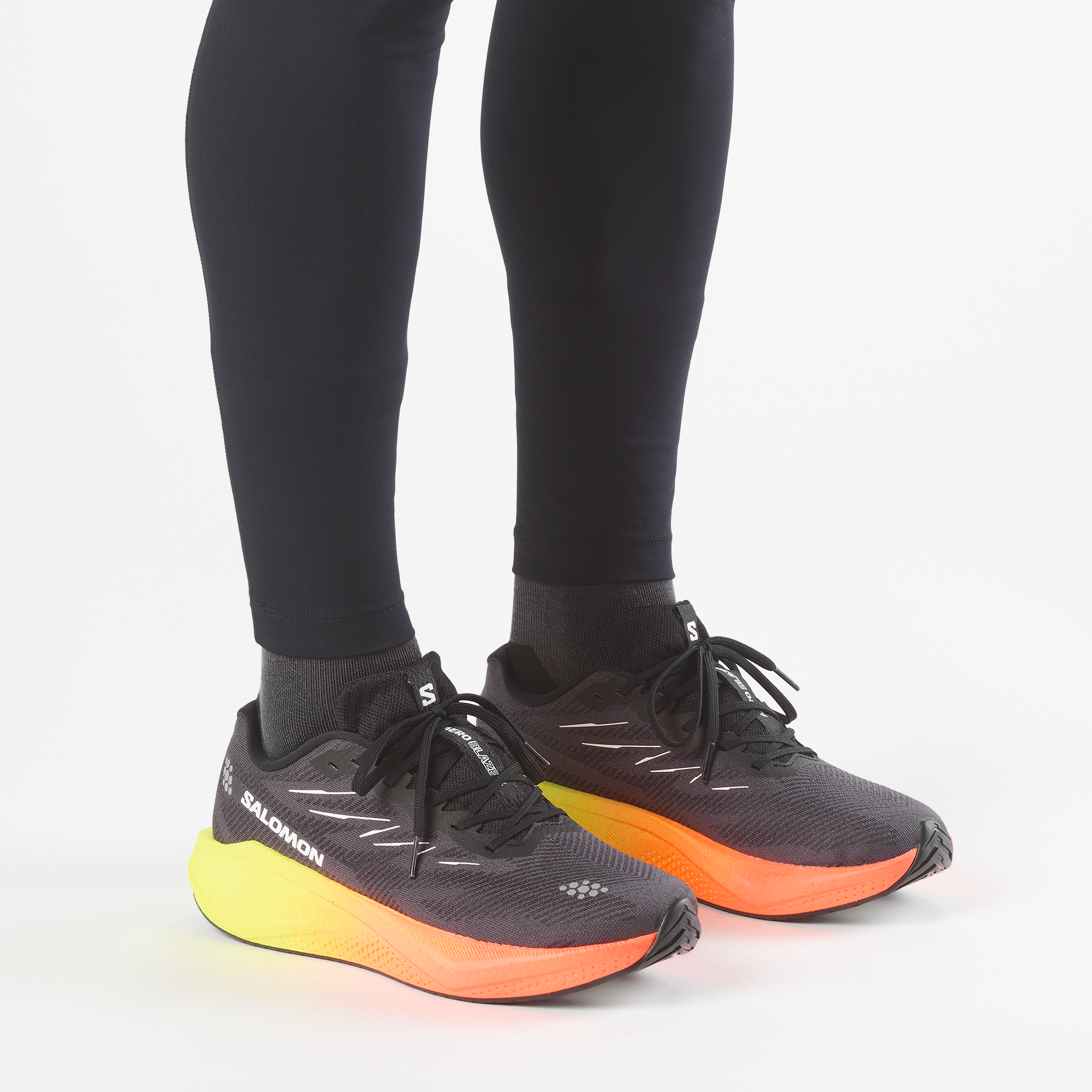 AERO BLAZE 4 GRADIENT Black / White / Safety Yellow