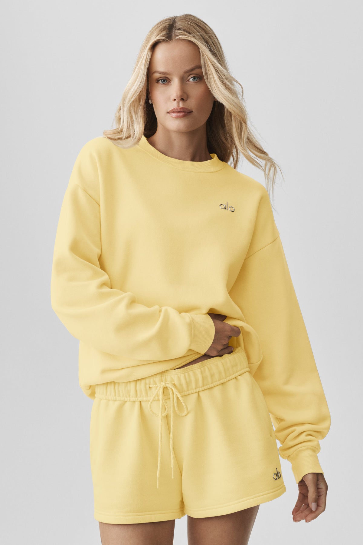 Alo Yoga Accolade Crew Neck Pullover - Warm Butter