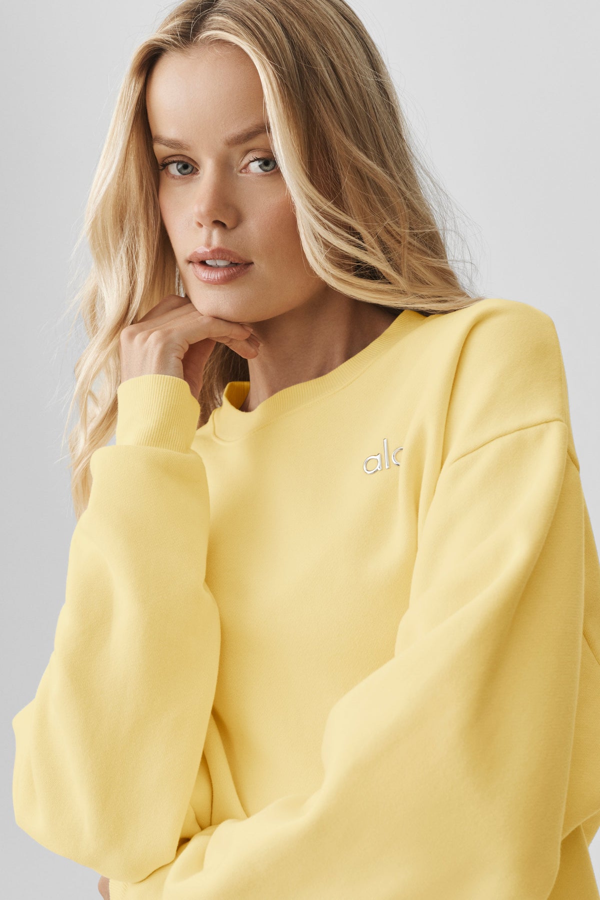 Alo Yoga Accolade Crew Neck Pullover - Warm Butter