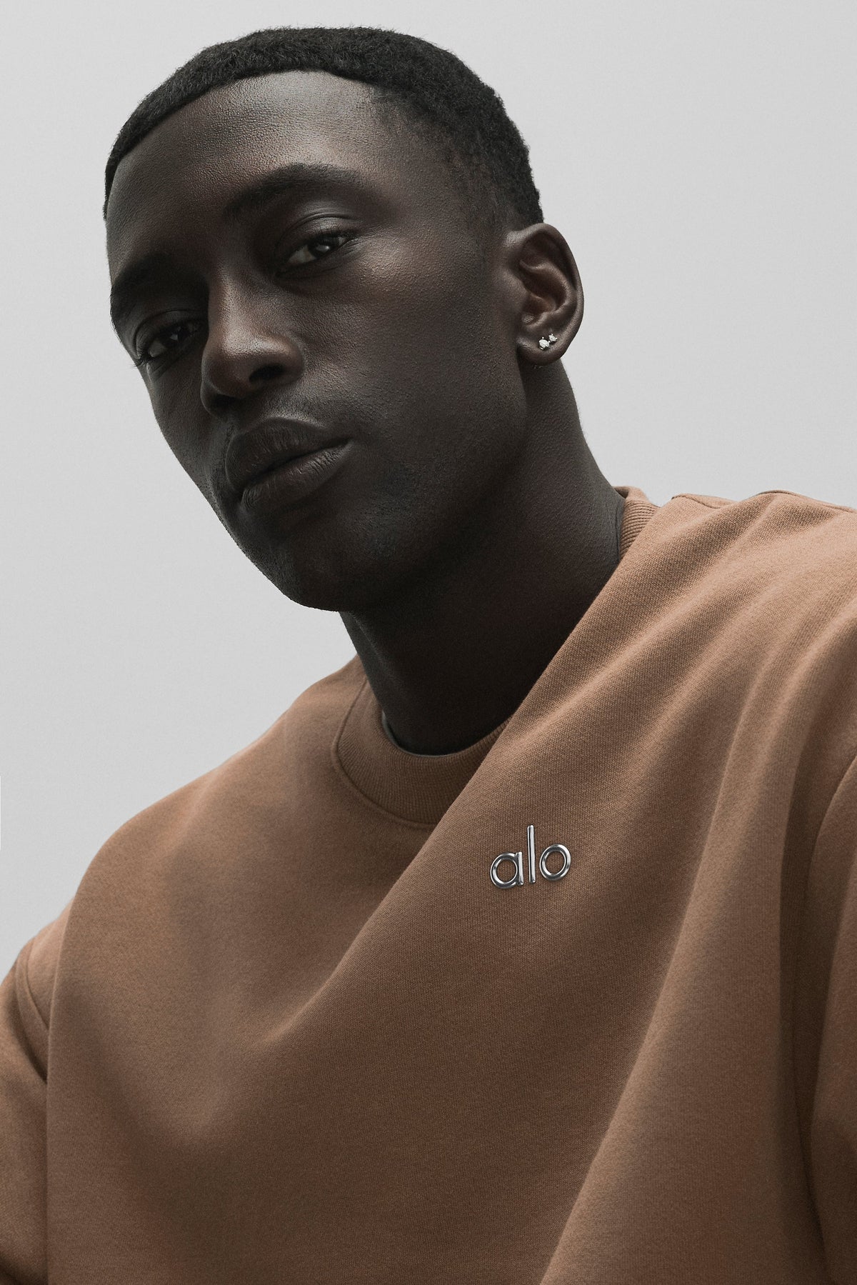 Alo Yoga Accolade Crew Neck Pullover - Java Brown