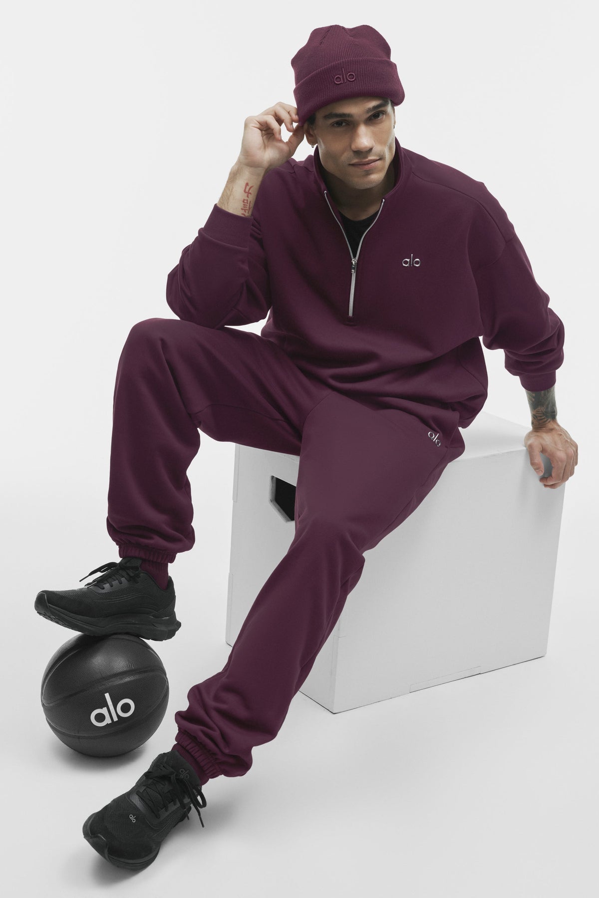 Alo Yoga Accolade Sweatpant - Rich Bordeaux