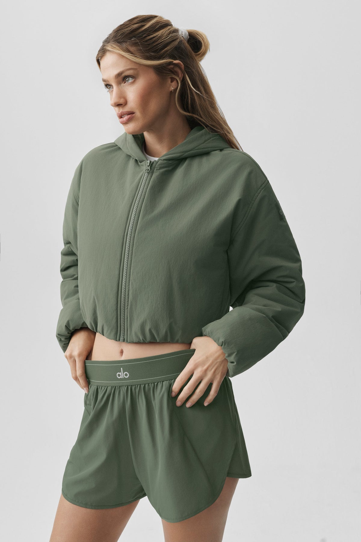 Alo Yoga Cropped Mountain Peak Full-Zip Hoodie - Bamboo Green