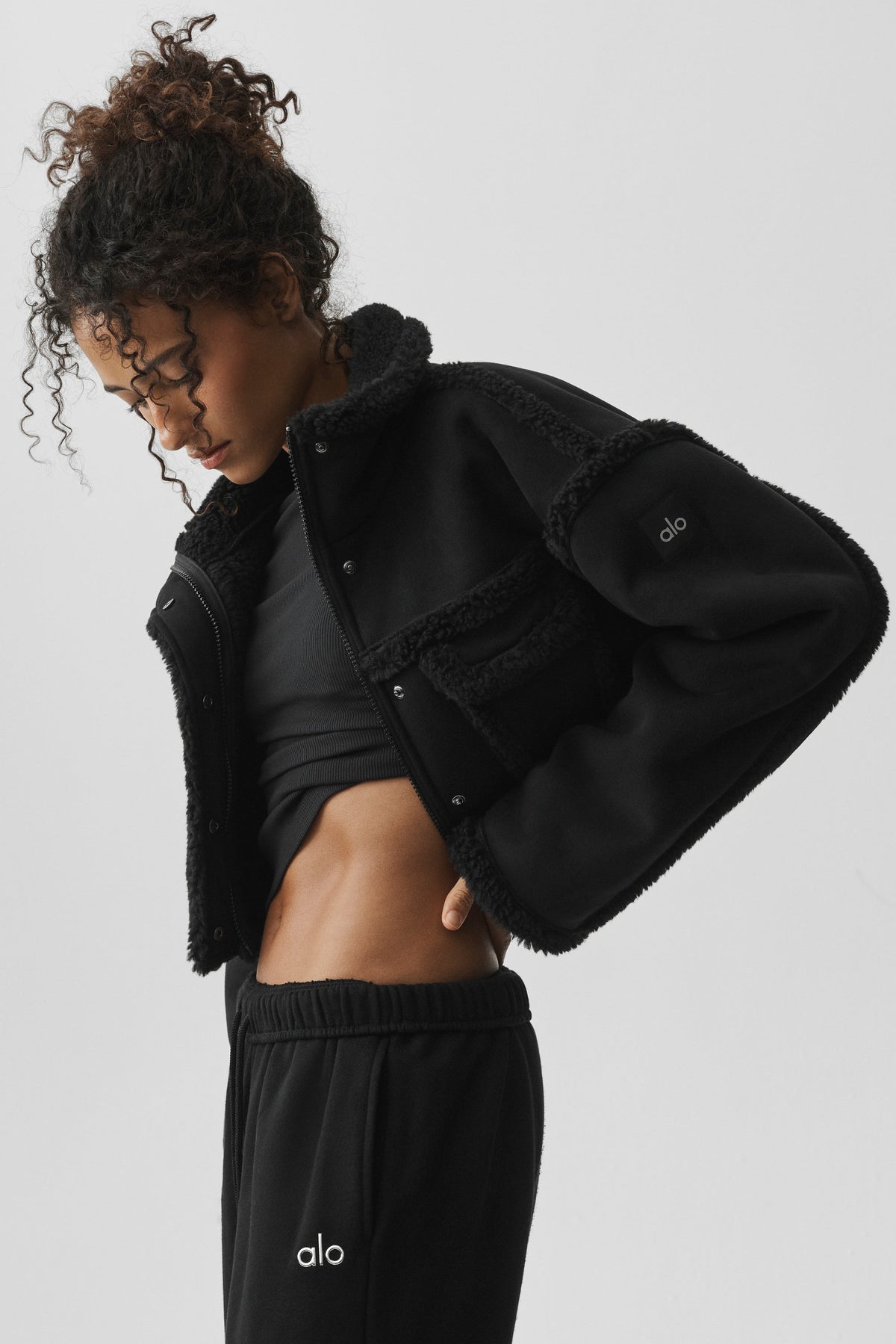 Alo Yoga Faux Shearling Snowfall Cropped Jacket - Black