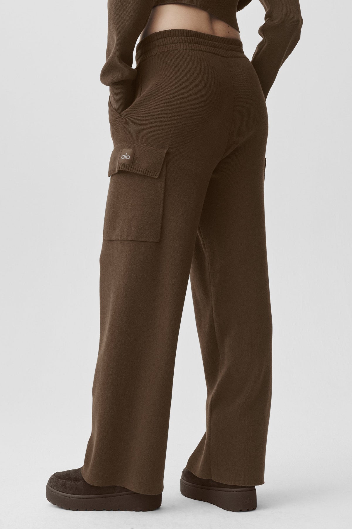 Alo Yoga Scholar Knit High-Waist Cargo Pant - Espresso