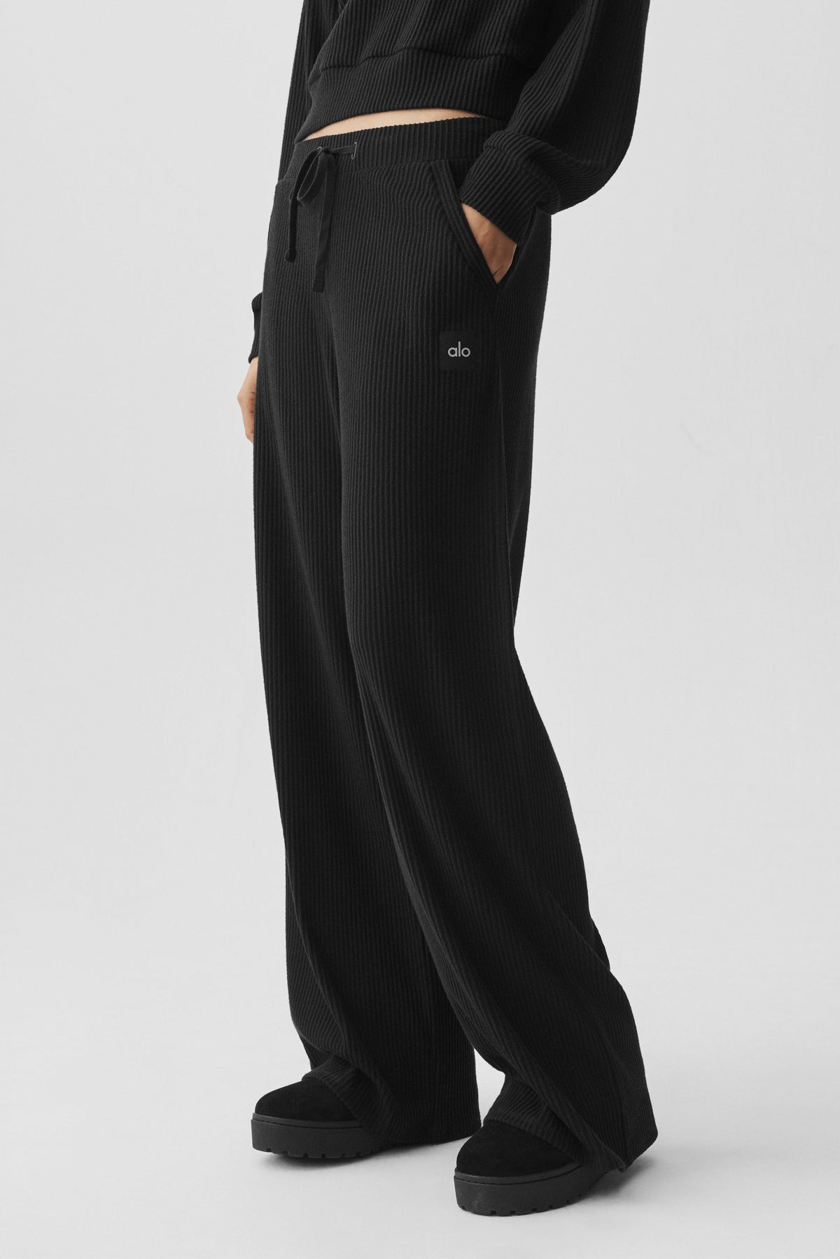 Alo Yoga Muse Wide Leg Pant - Black