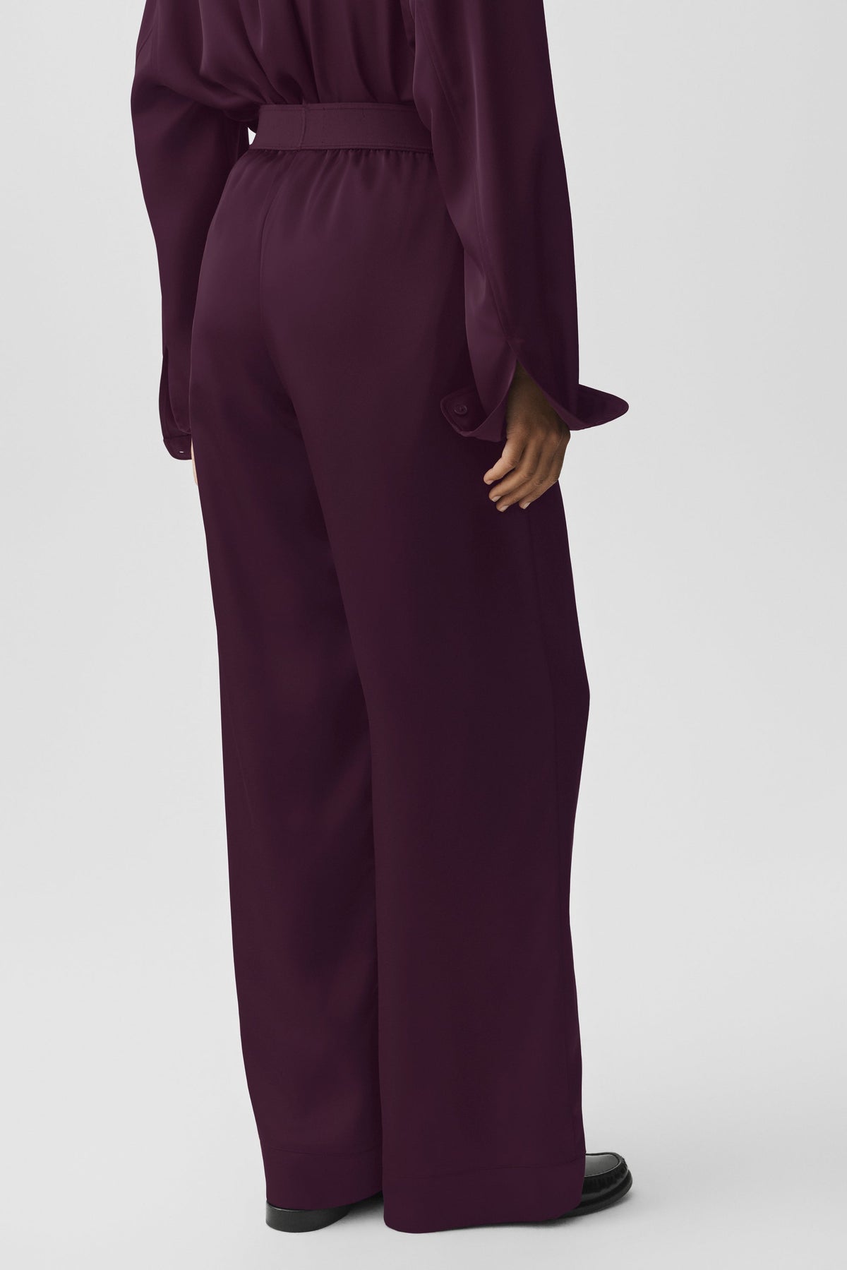 Alo Yoga Satin High-Waist Smooth Talker Pant (Regular) - Rich Bordeaux