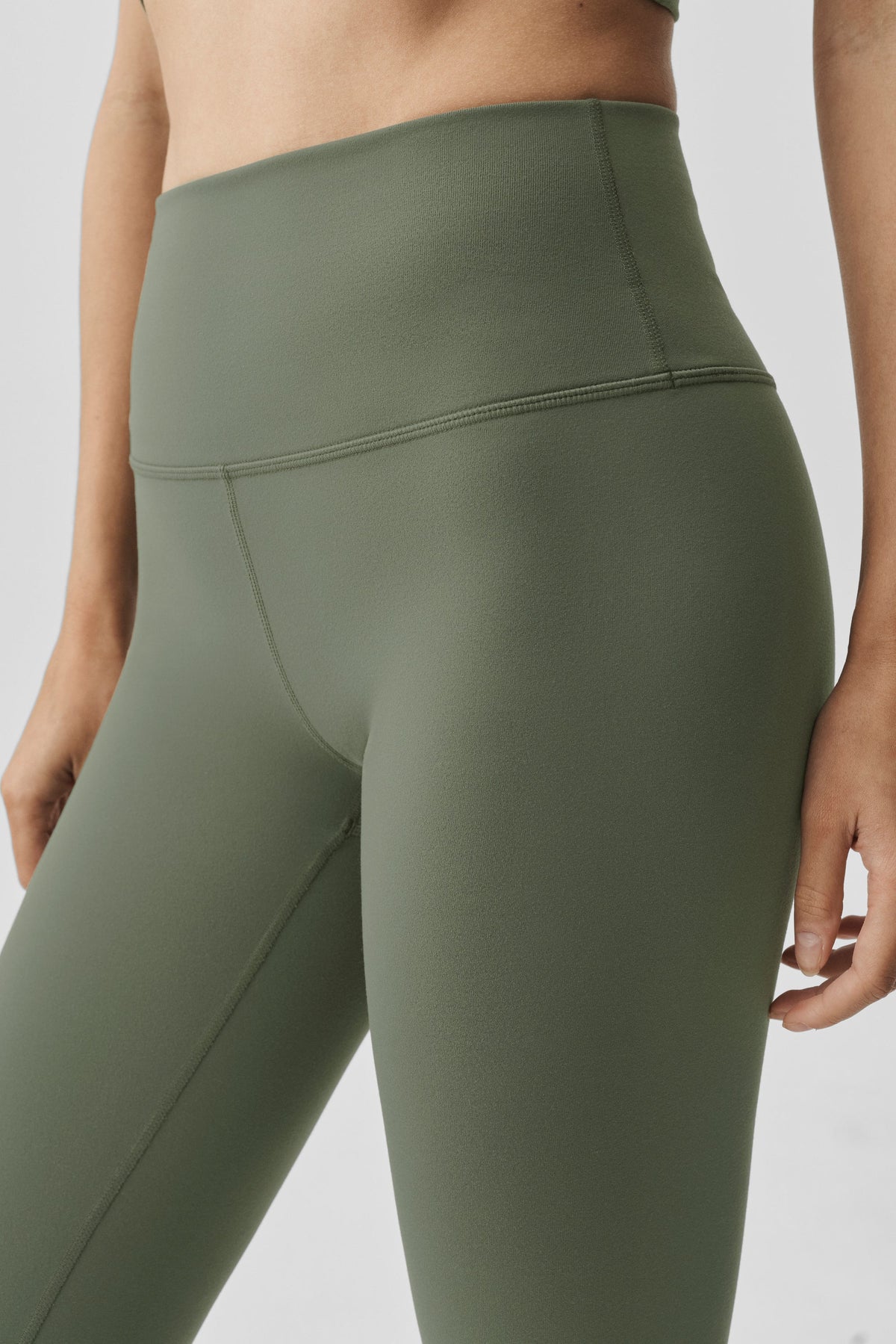Alo Yoga 7/8 High-Waist Airbrush Legging - Bamboo Green