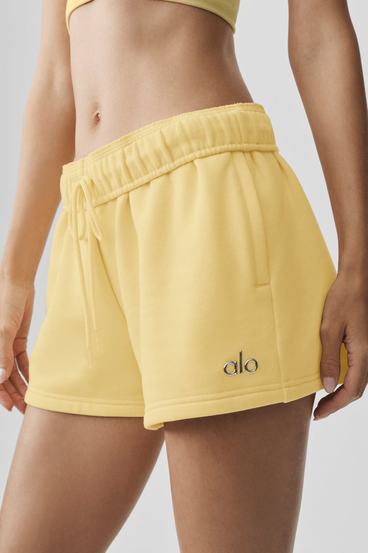 Alo Yoga Accolade Short - Warm Butter
