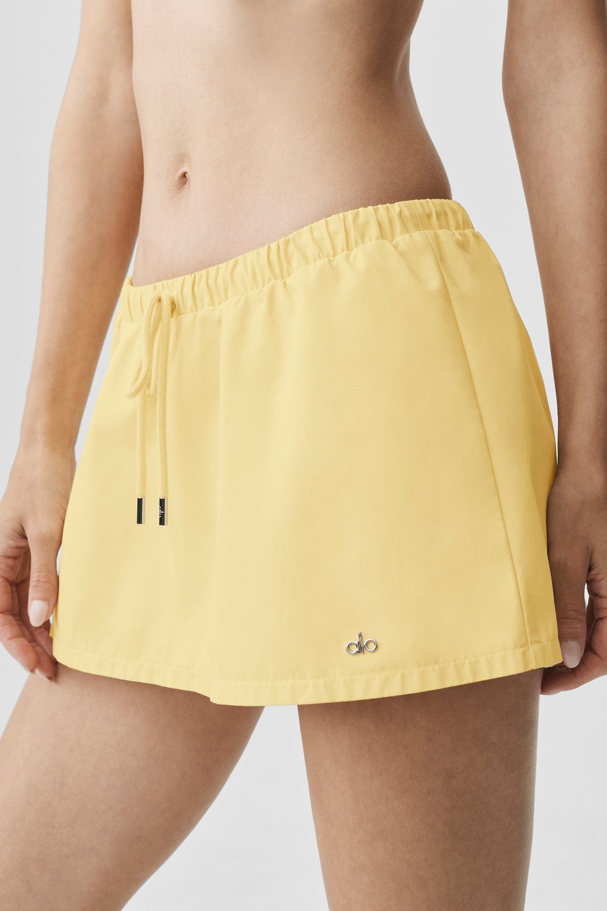 Alo Yoga Low-Rise Best Bet Skirt - Warm Butter