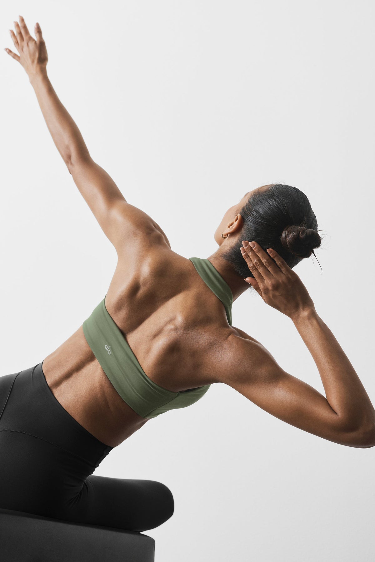 Alo Yoga ALO Softsculpt Feel The Heat Halter Bra - Bamboo Green