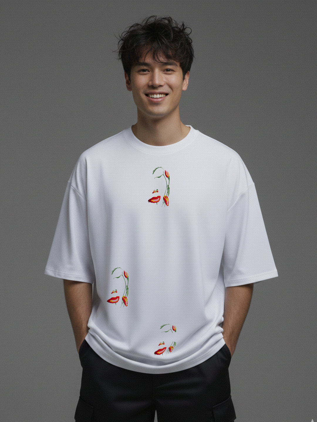 WHITE FLOWER FACE TEE