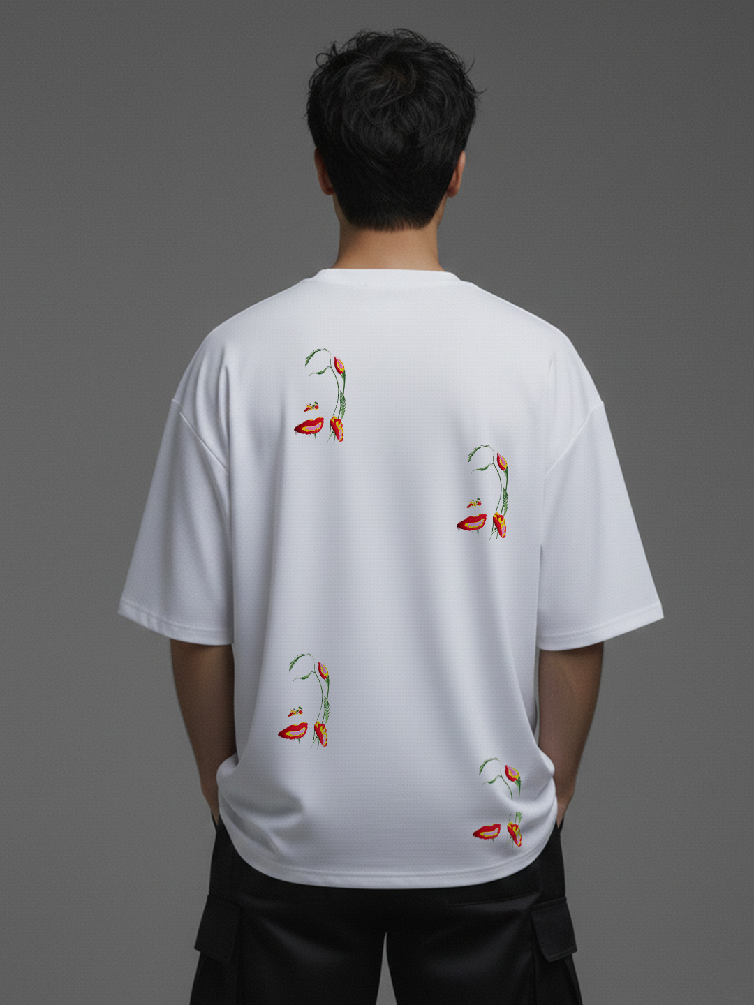 WHITE FLOWER FACE TEE
