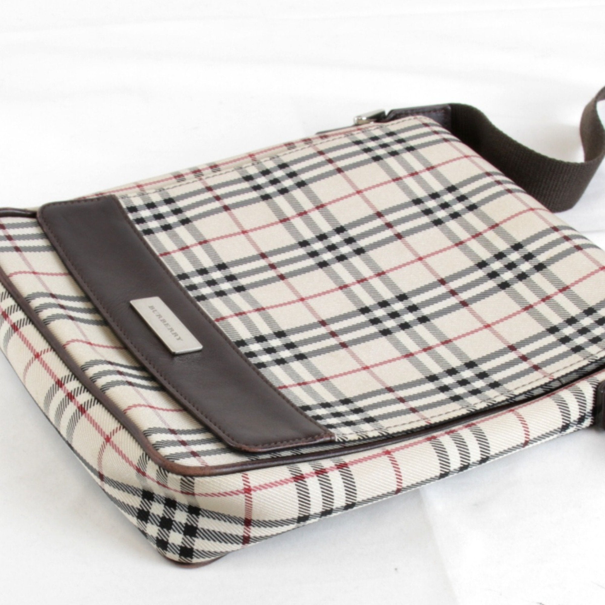 Burberry Canvas Leather Shoulder Bag (Pre-Owned)