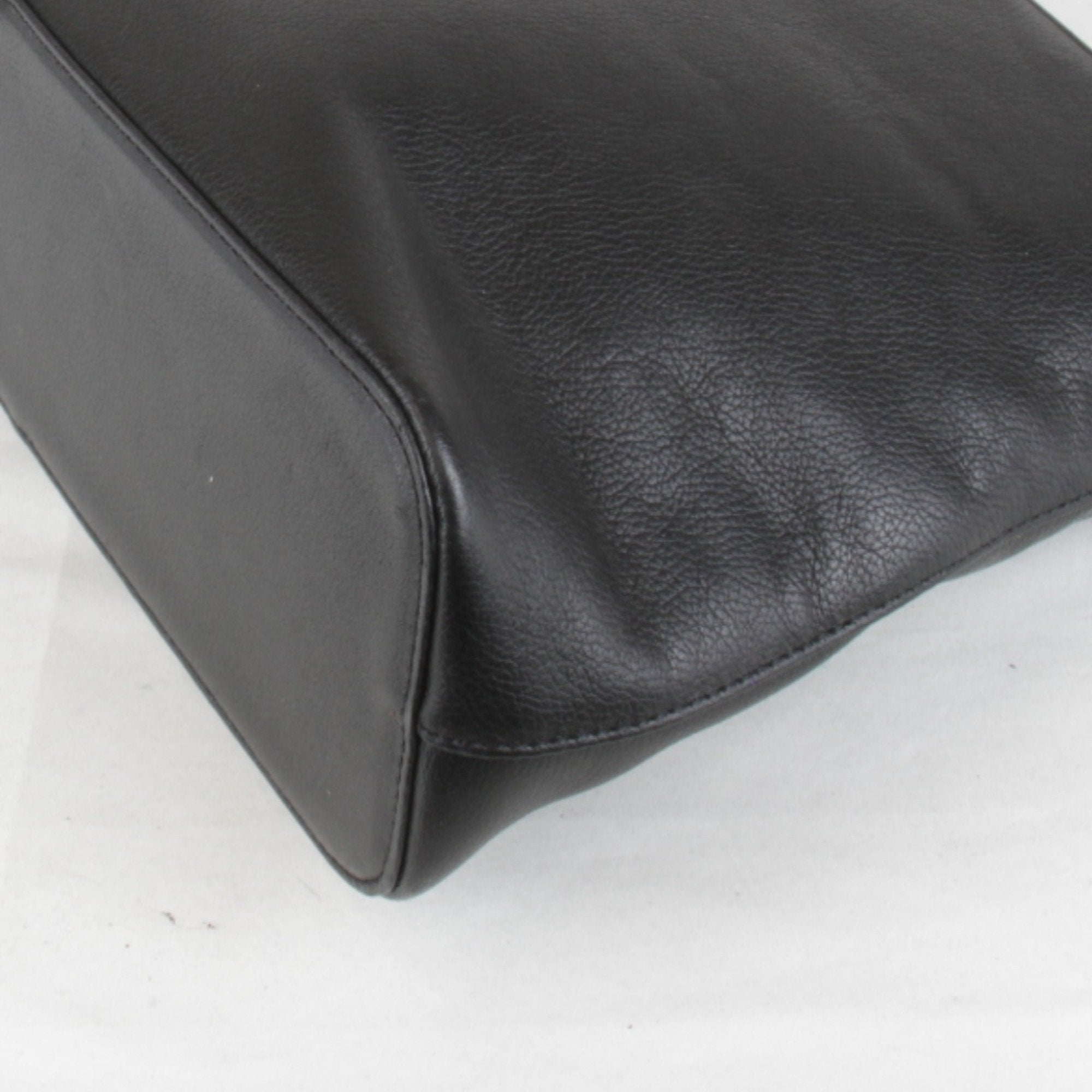 Burberry Leather Shoulder Bag (Pre-Owned)