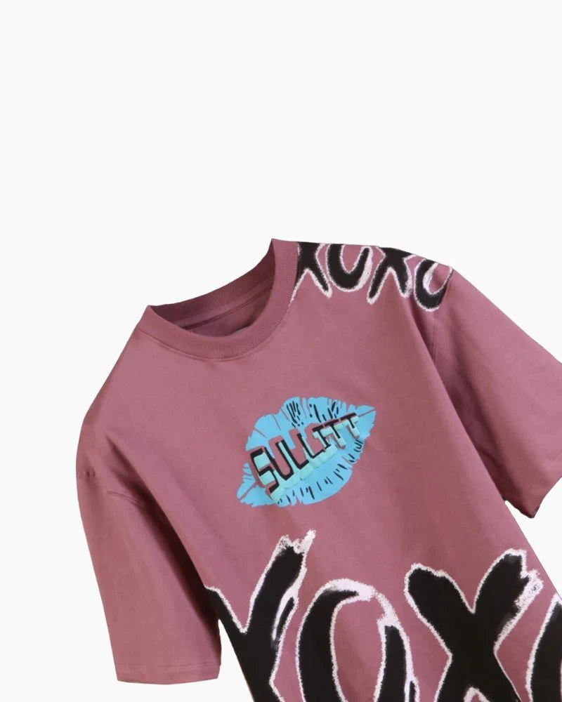 HUGS AND KISSES OVERSIZED T-SHIRT