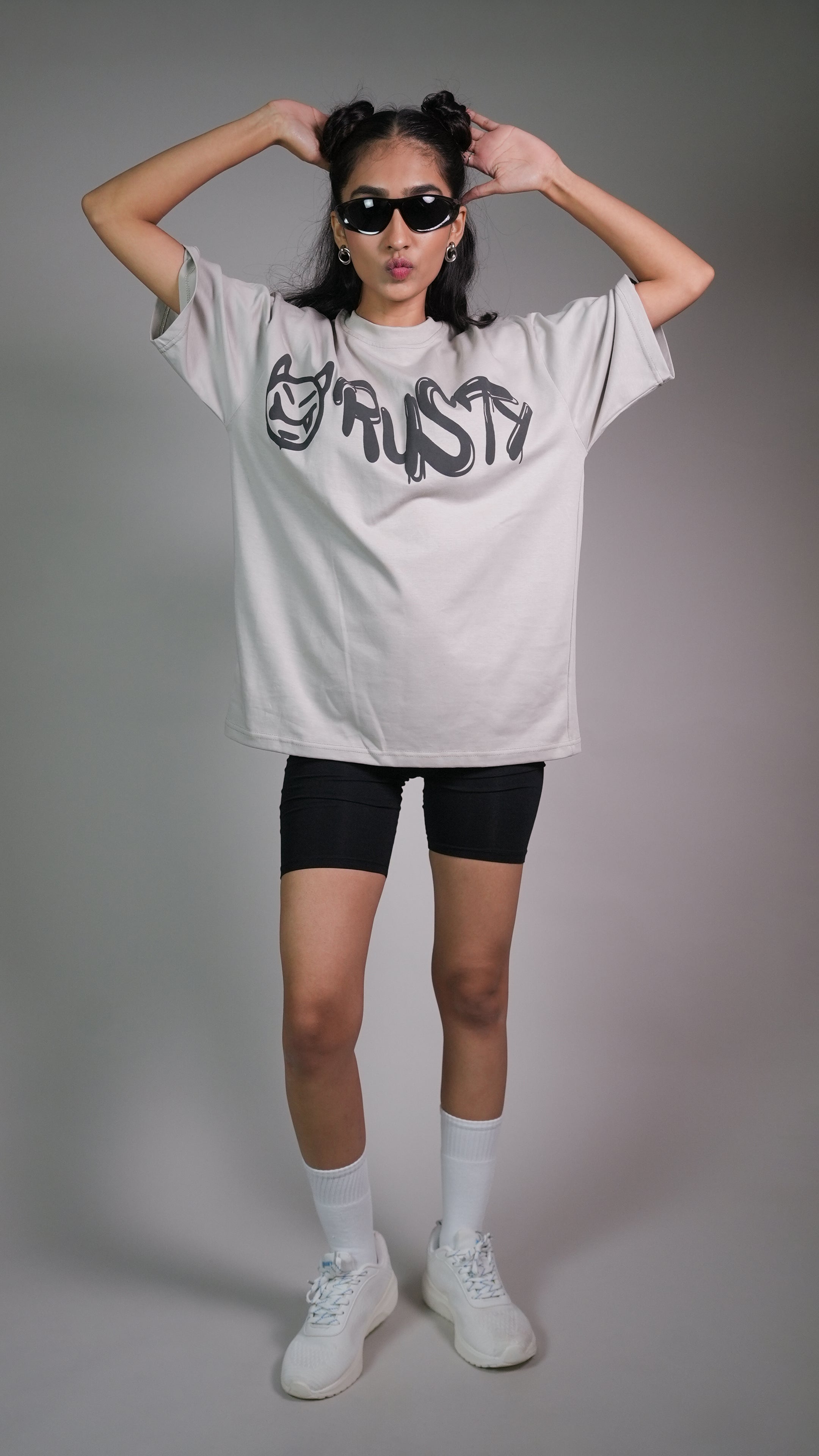 RUST GRAFFITI GREY WOMEN’S OVERSIZED T-SHIRT
