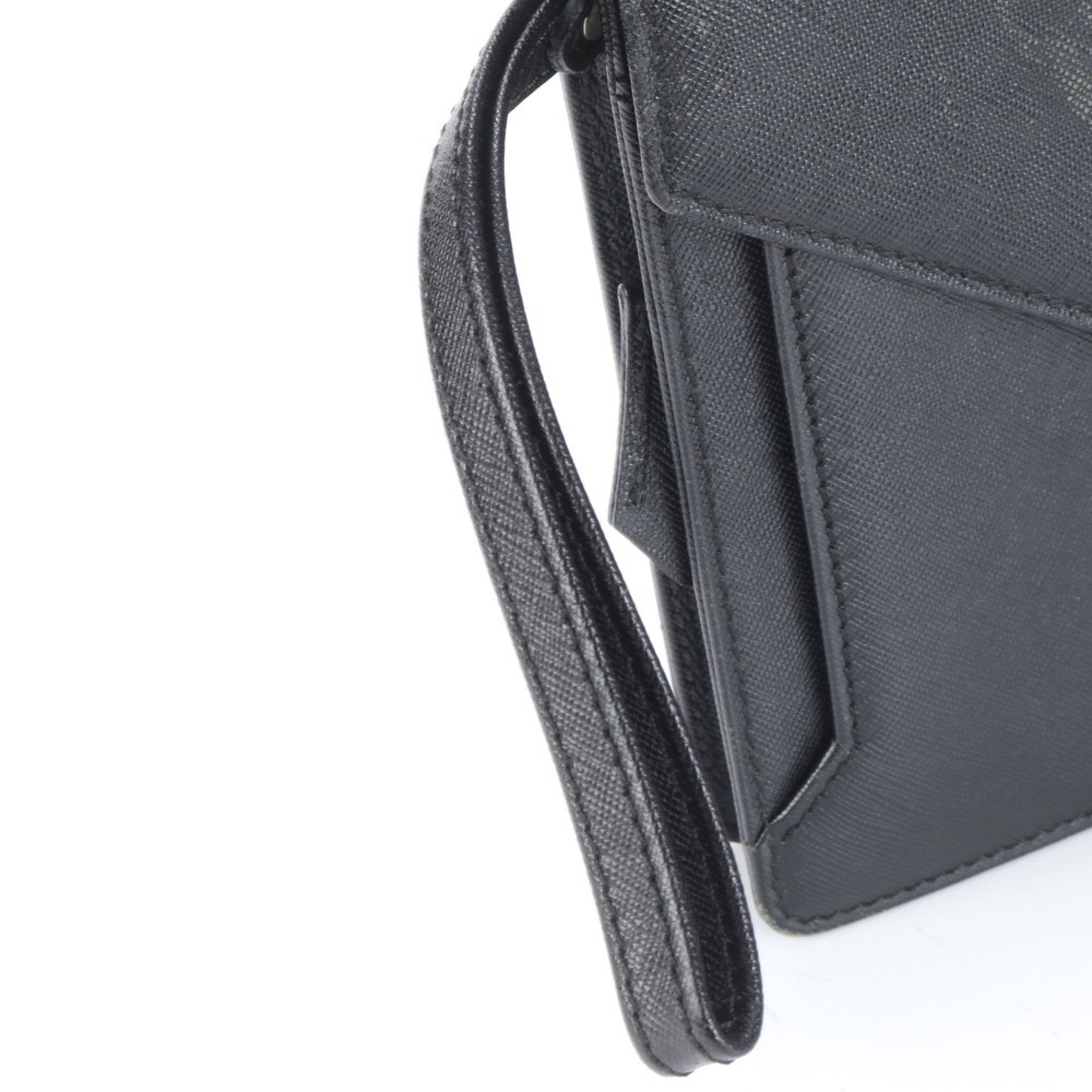 Burberry Leather Clutch Bag (Pre-Owned)