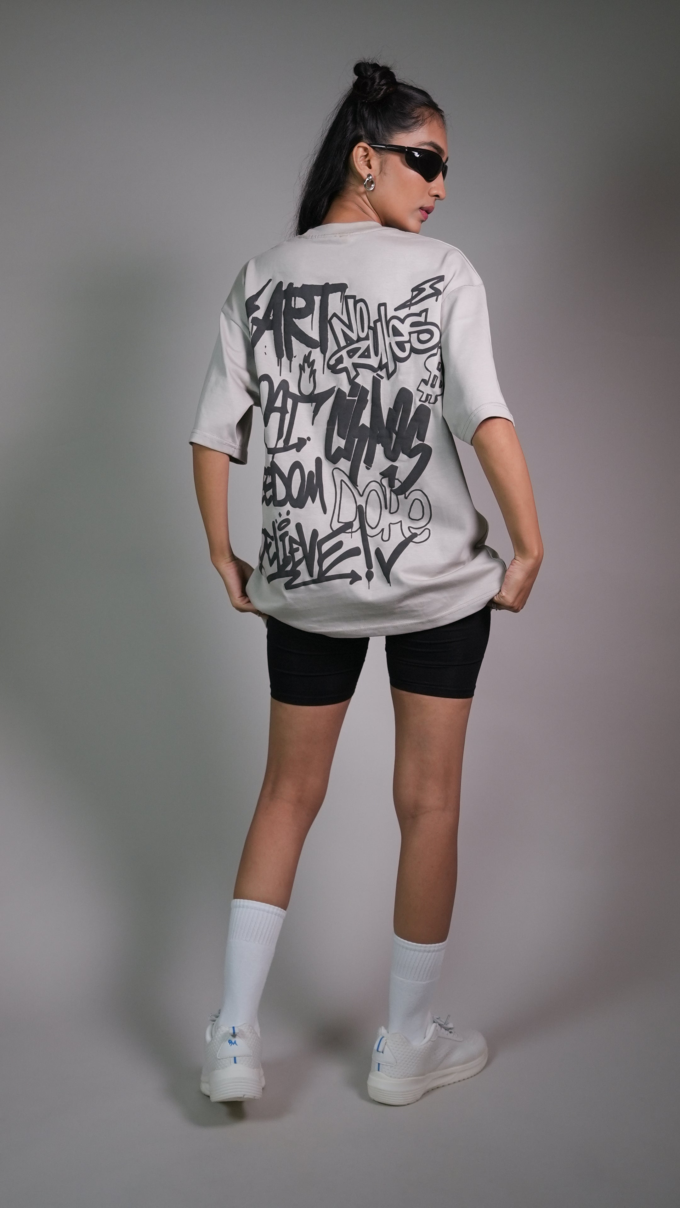 RUST GRAFFITI GREY WOMEN’S OVERSIZED T-SHIRT
