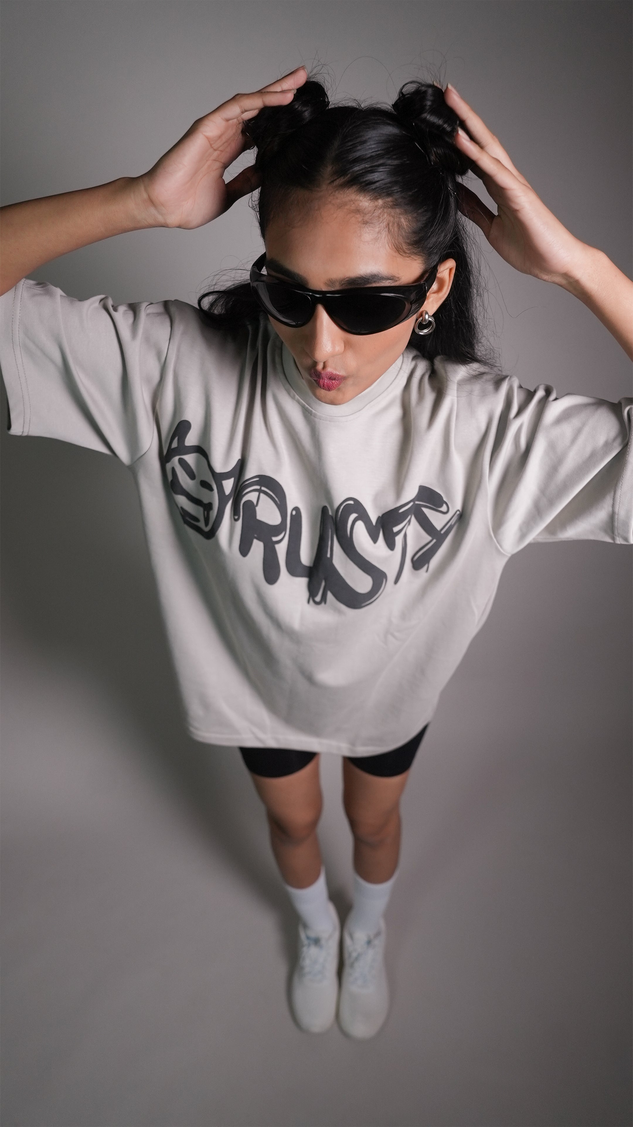RUST GRAFFITI GREY WOMEN’S OVERSIZED T-SHIRT