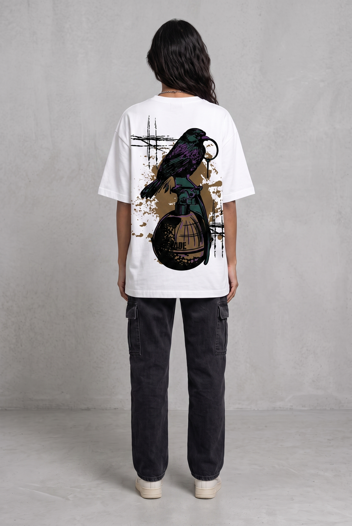 GRENADE WHITE WOMEN’S OVERSIZED T-SHIRT