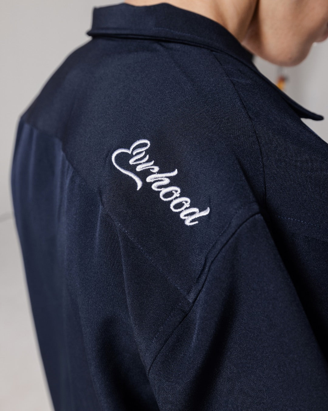 Bowling Shirt - Blue - Evrhood oversized shirt on model