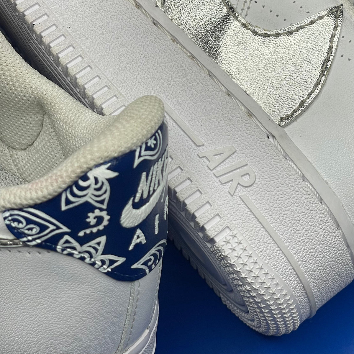 SILVER REVERSE SWOOSH AF1