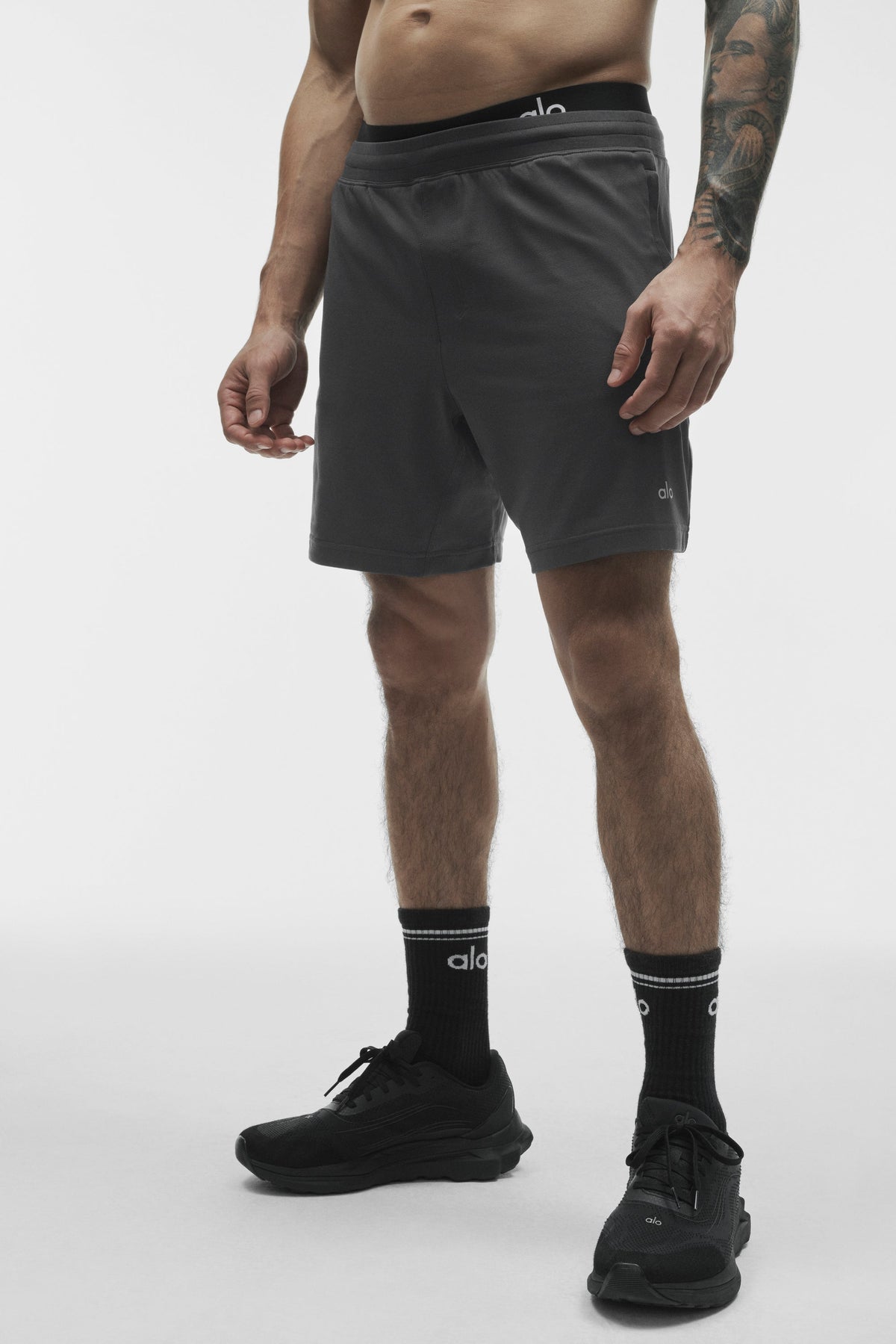 Alo Yoga 7" Conquer React Performance Short - Anthracite