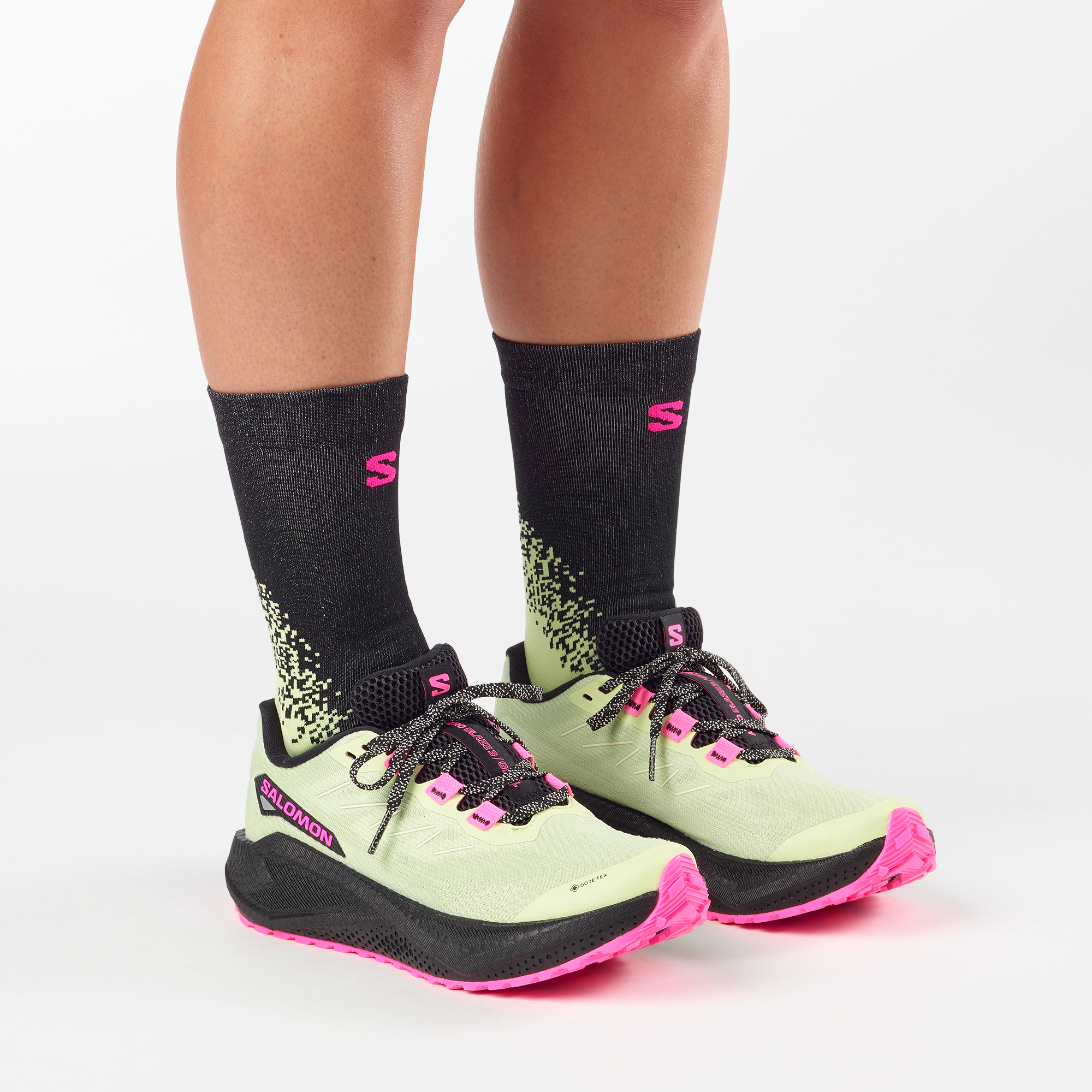 AERO BLAZE 3 GRVL GORE-TEX Butterfly / Black / Knockout Pink