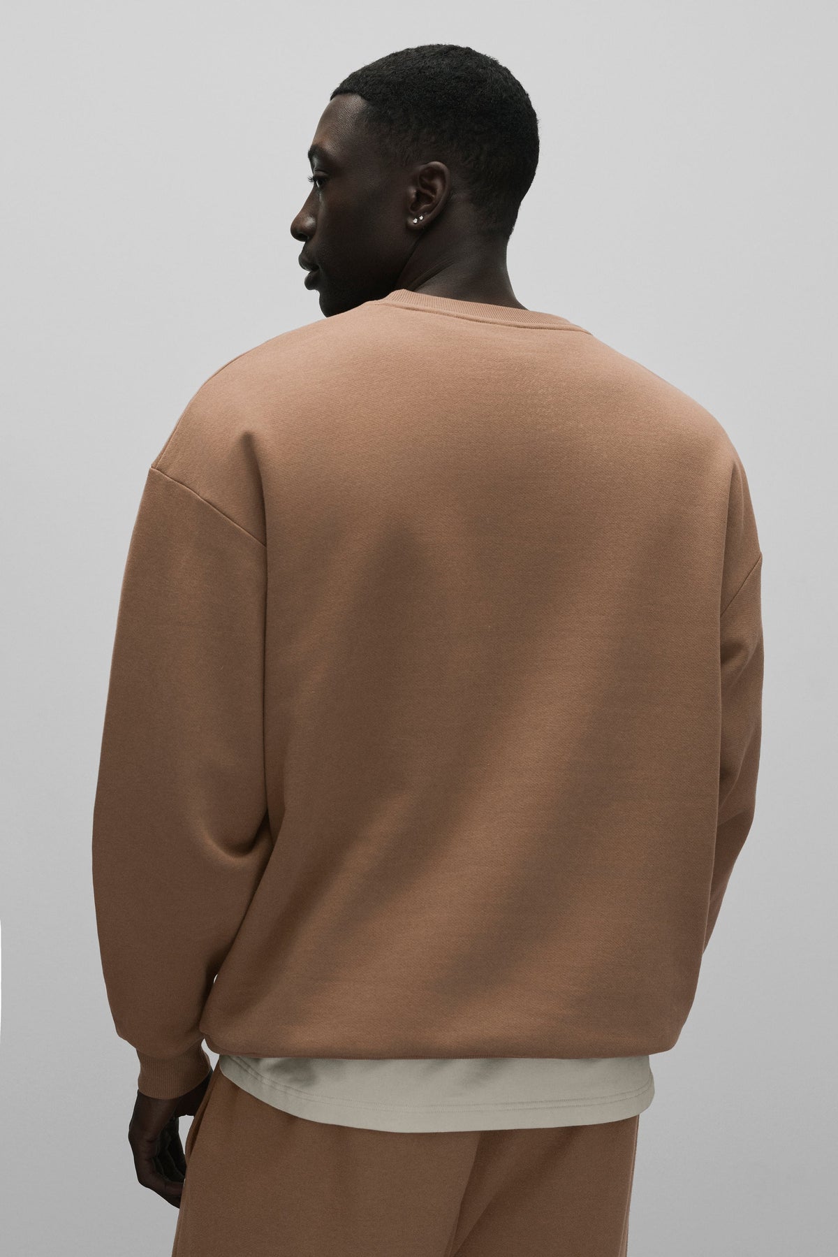 Alo Yoga Accolade Crew Neck Pullover - Java Brown