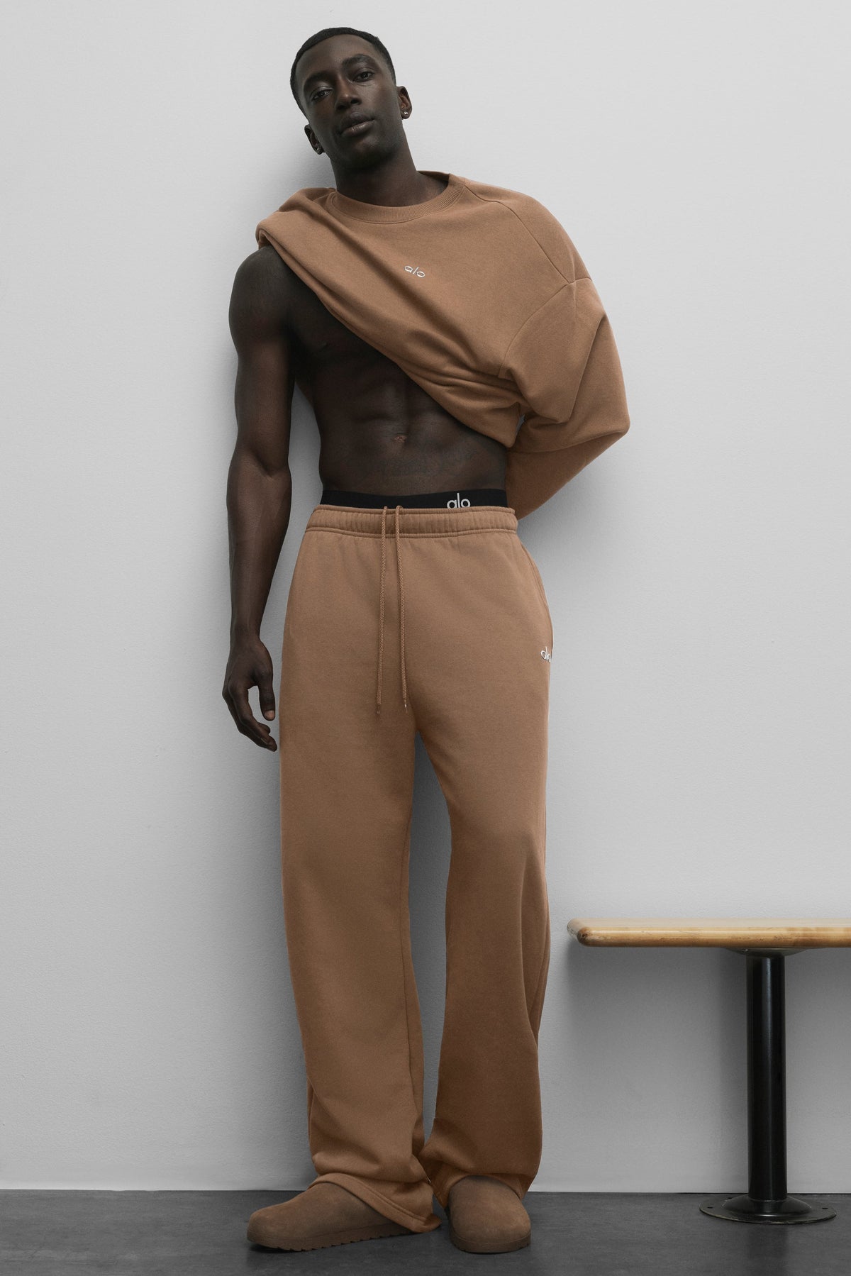 Alo Yoga Accolade Straight Leg Sweatpant - Java Brown