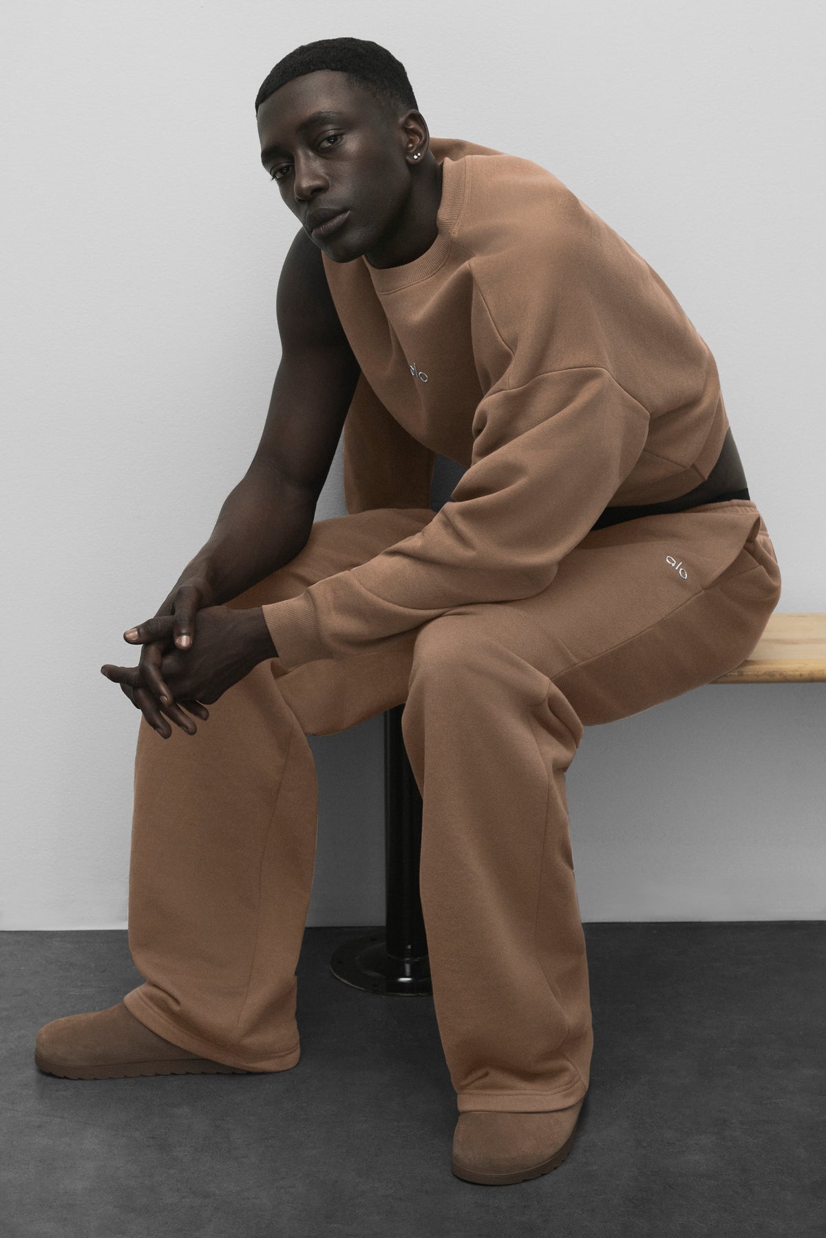 Alo Yoga Accolade Straight Leg Sweatpant - Java Brown