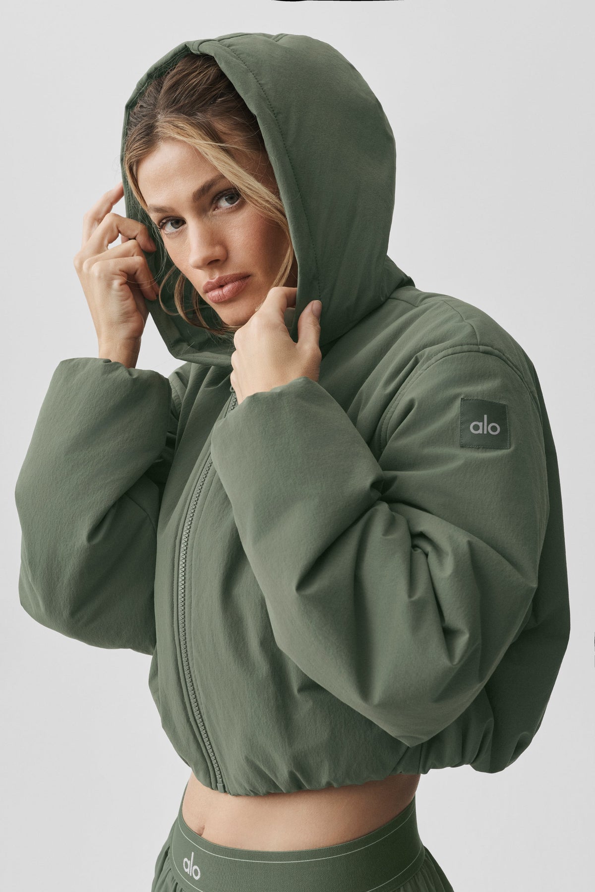 Alo Yoga Cropped Mountain Peak Full-Zip Hoodie - Bamboo Green