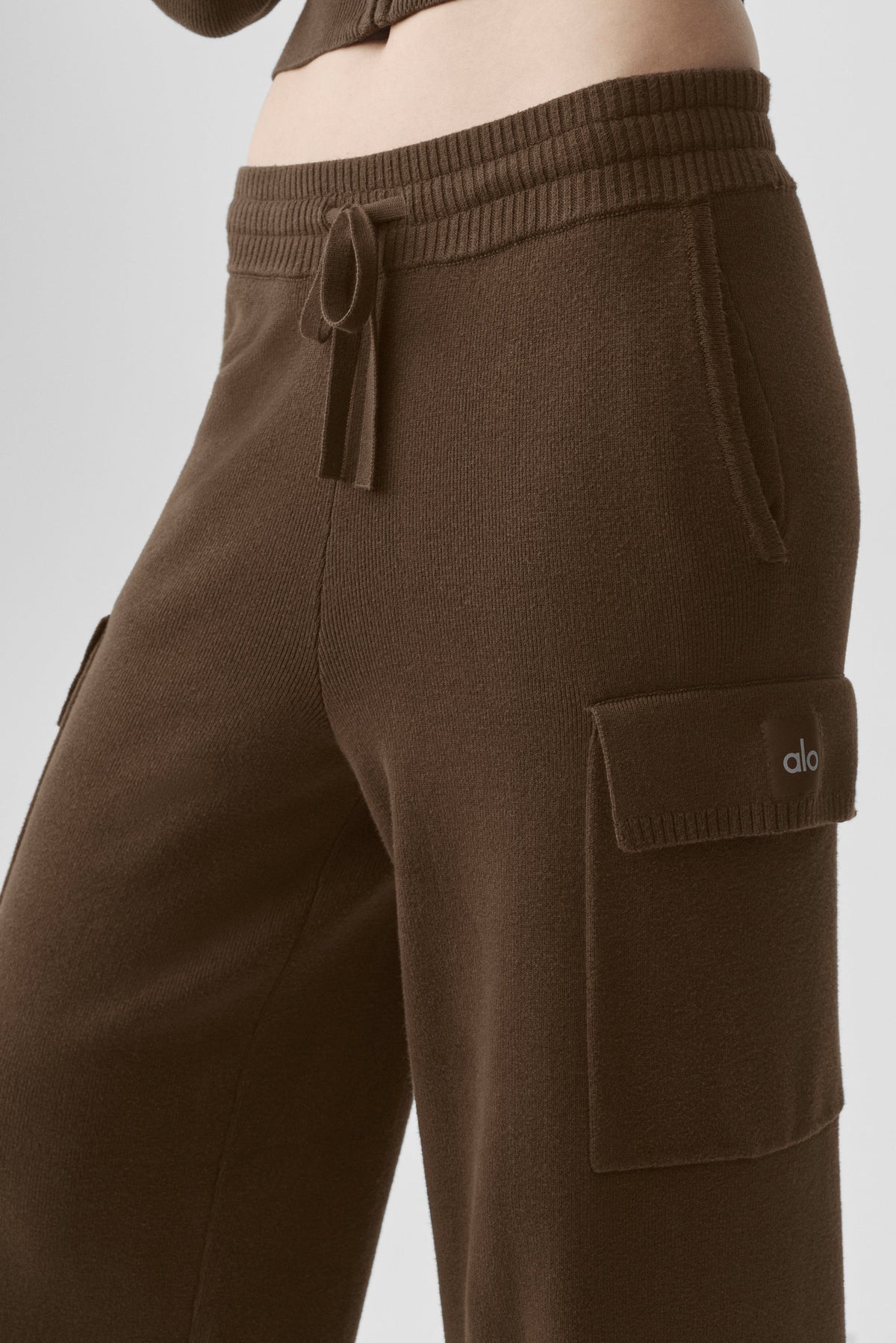 Alo Yoga Scholar Knit High-Waist Cargo Pant - Espresso