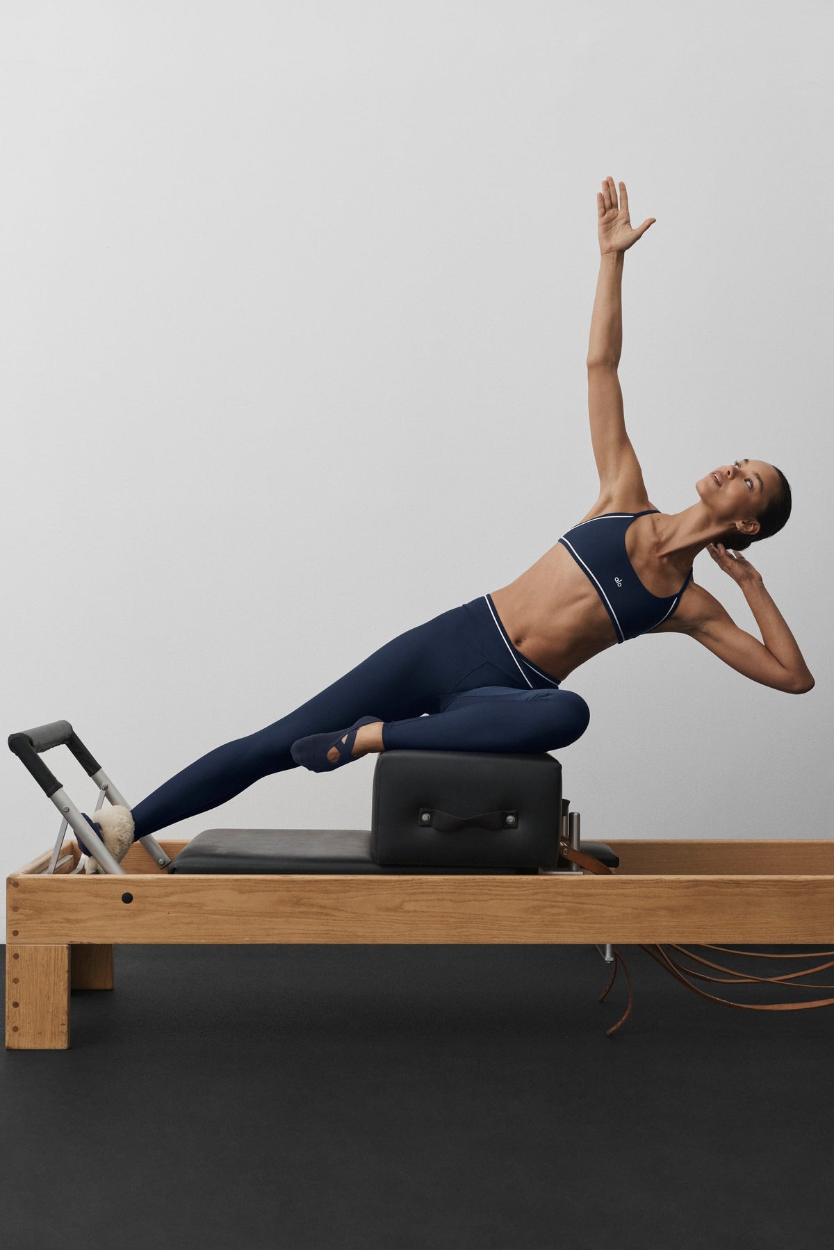 Alo Yoga Airlift Trifecta Bra - Navy/White