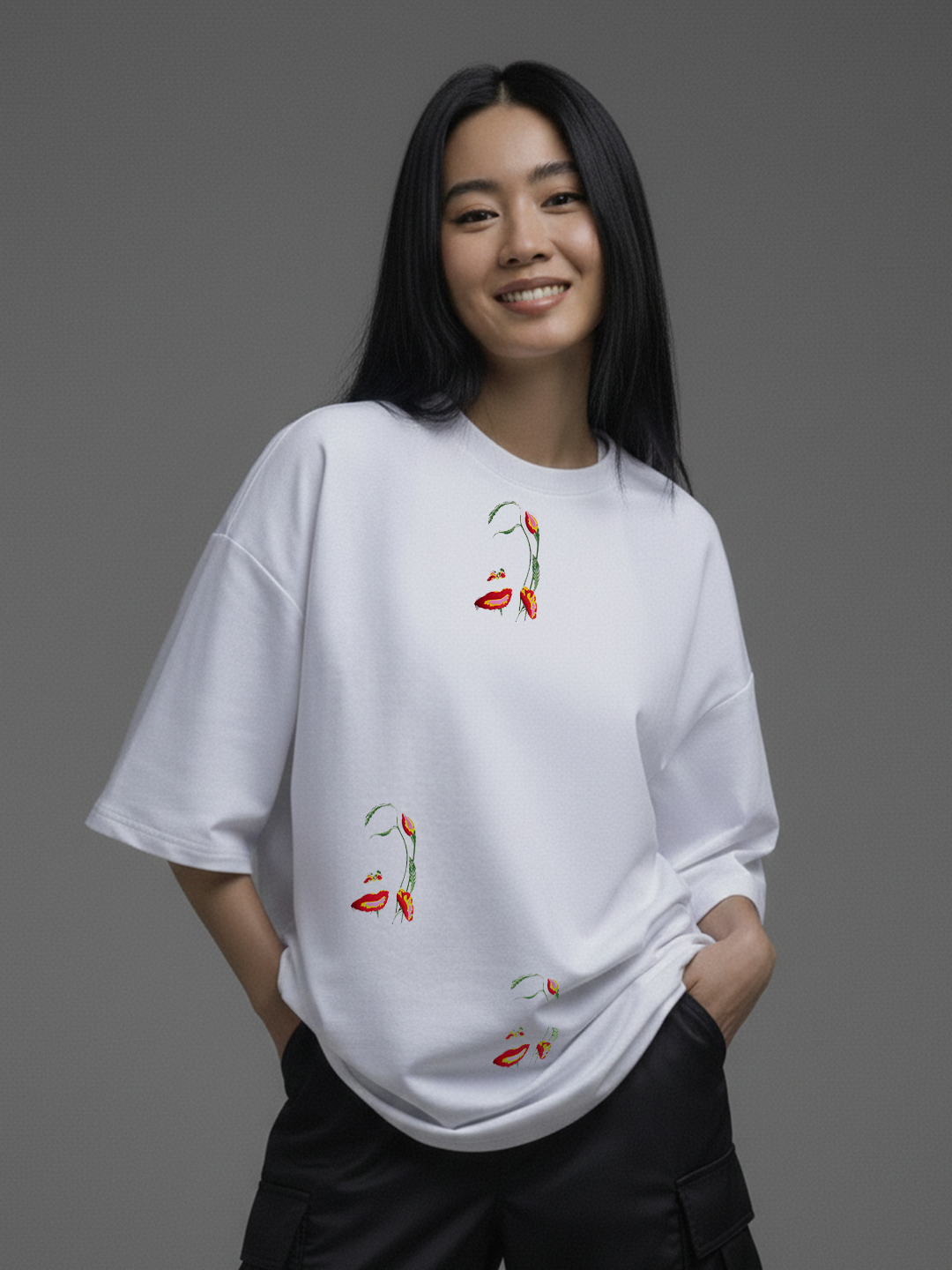 WHITE FLOWER FACE TEE