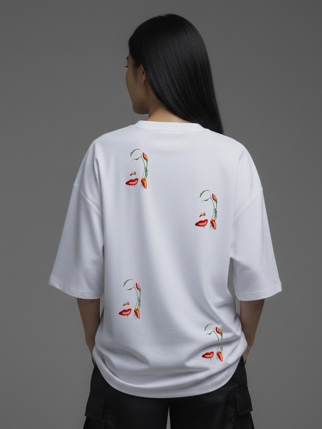 WHITE FLOWER FACE TEE